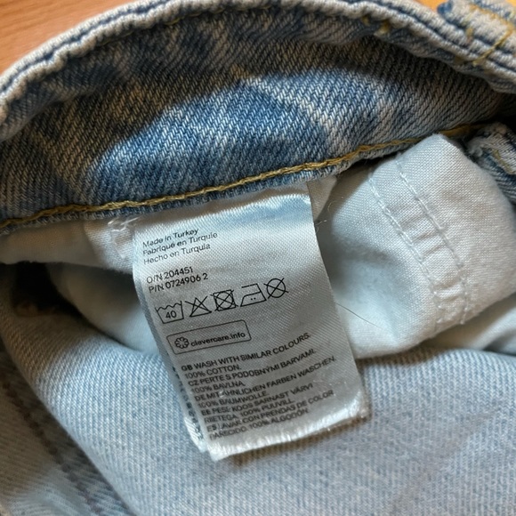 H&M &Denim 90s Boyfriend Fit Low Jeans, Blue, Light Wash, Size 2, EUC - Picture 8 of 8